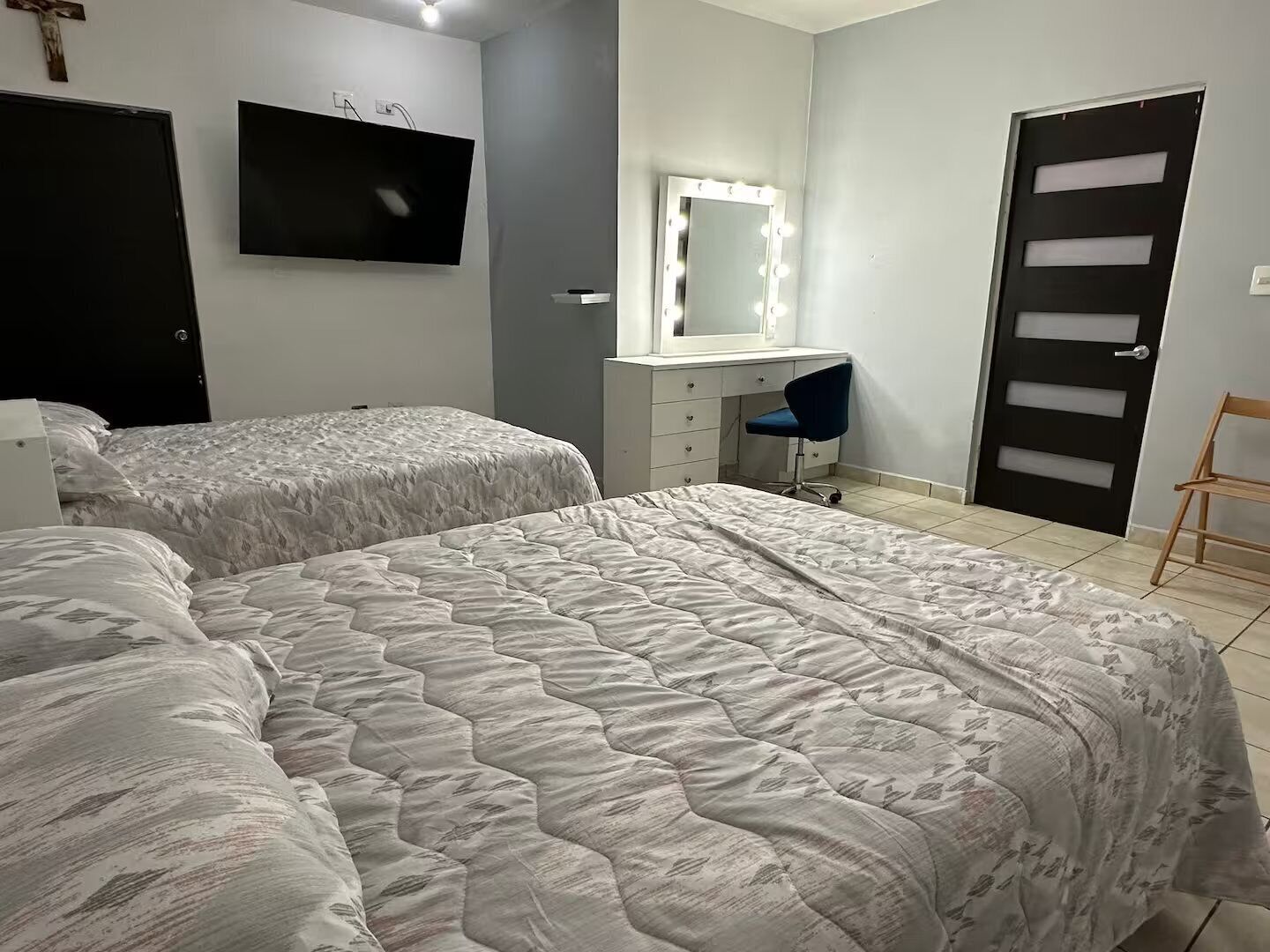 3 chambres, fer et planche à repasser, accès Internet, draps fournis