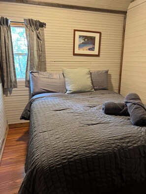 Room - Clean and Basic Accommodation (Cedar Creek)