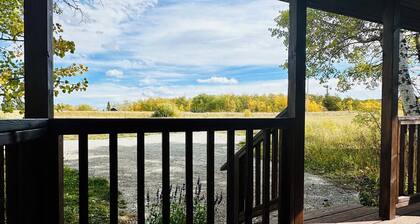 Modern & private, 1-bedroom cabin close to Many Glacier & Going-to-the-Sun Road.