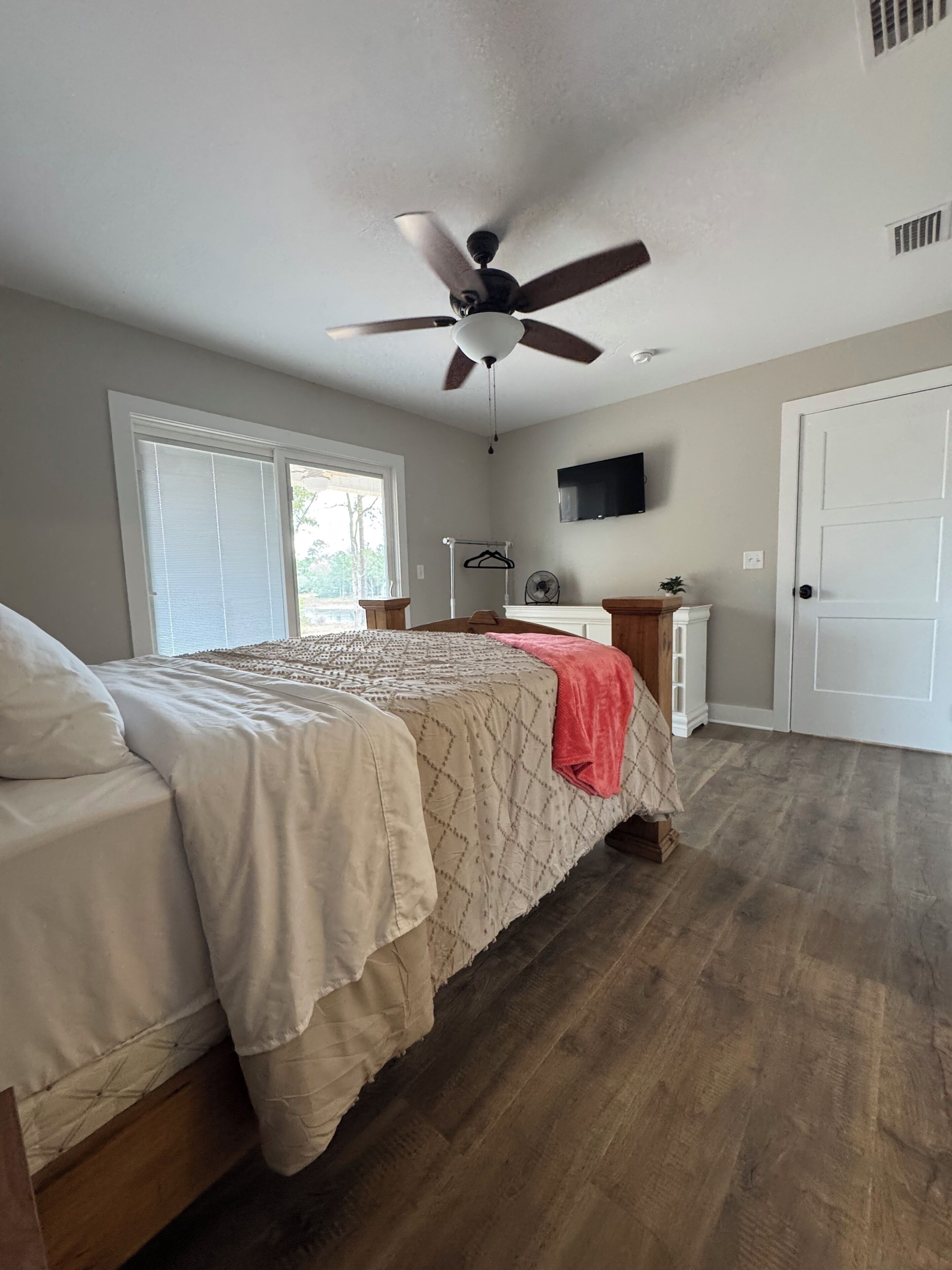 3 makuuhuonetta, silitysrauta/-lauta, Wi-Fi, vuodevaatteet