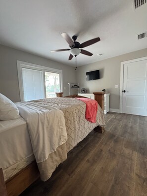 3 makuuhuonetta, silitysrauta/-lauta, Wi-Fi, vuodevaatteet