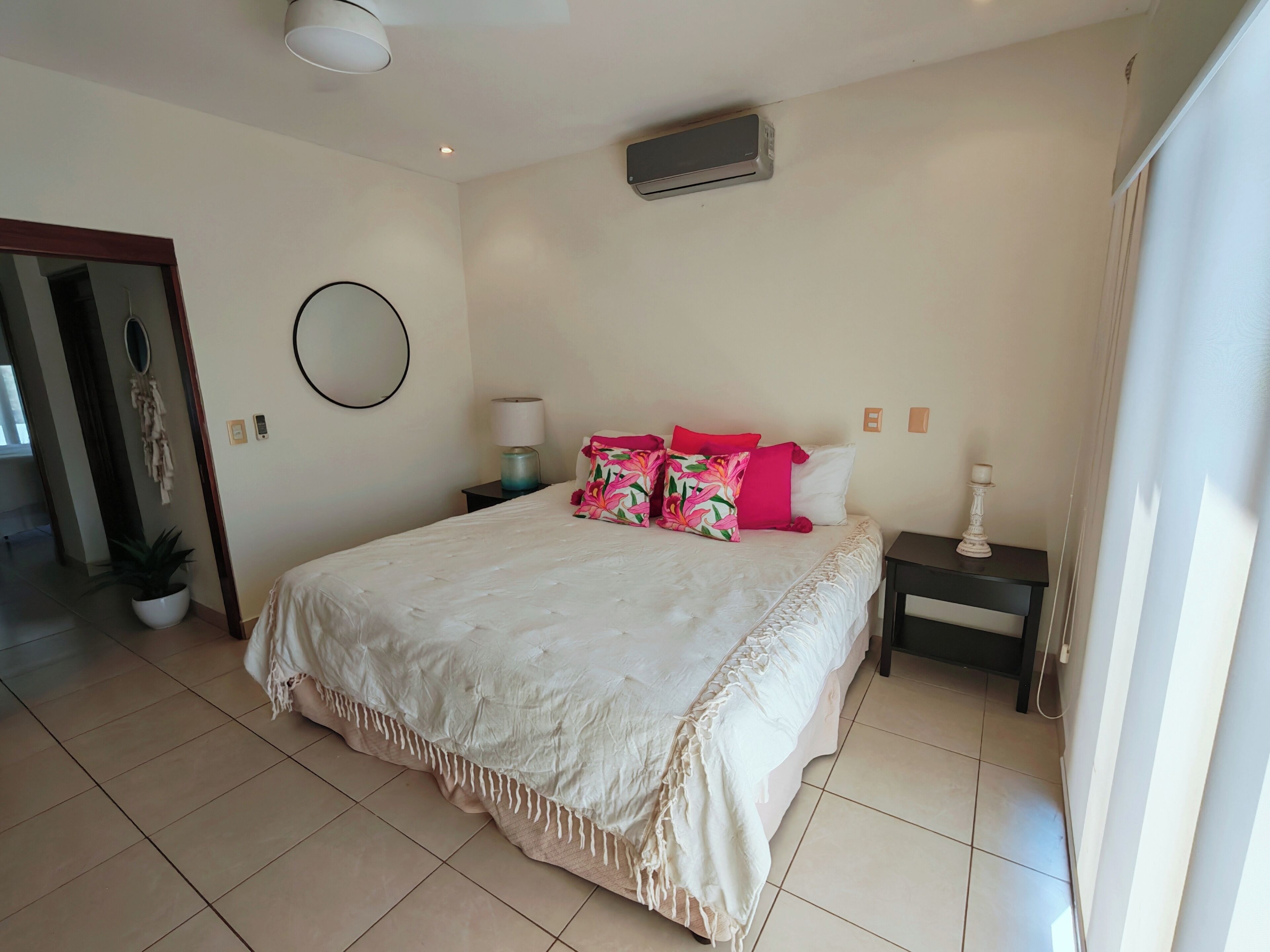 3 chambres, fer et planche à repasser, Wi-Fi, draps fournis
