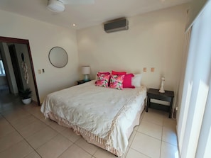 3 habitaciones, tabla de planchar con plancha, wifi y ropa de cama