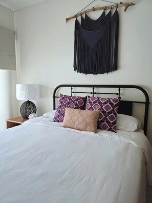 3 habitaciones, tabla de planchar con plancha, wifi y ropa de cama 