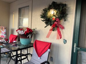 Outdoor dining - Penthouse condo 3 bedrooms, 3 king size beds, 3 Full bathroom Hollister/Branson (Hollister)