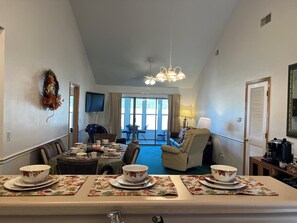 Dining - Penthouse condo 3 bedrooms, 3 king size beds, 3 Full bathroom Hollister/Branson (Hollister)