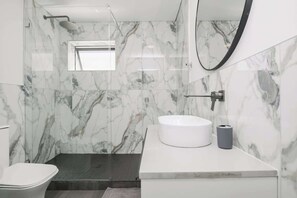 Shower - The Art Haus Cape Town | Mountain Views (Cape Town)