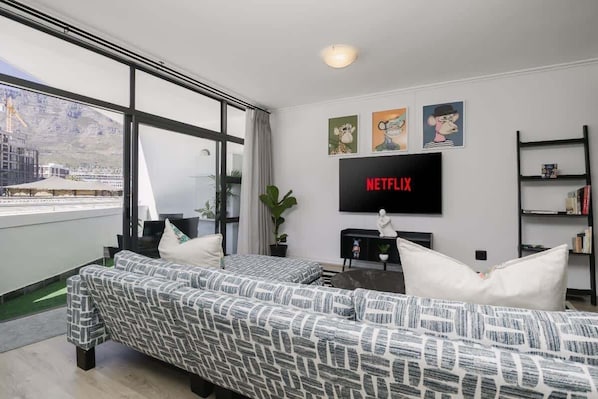 Interior - The Art Haus Cape Town | Mountain Views (Cape Town)