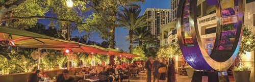 NEW Minutes to Downtown & Beach! Large Fenced Yard, Hammock, Fire Pit, Dining