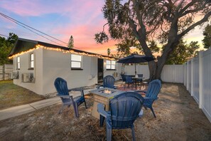 Terrace/patio - NEW Minutes to Downtown & Beach! Large Fenced Yard, Hammock, Fire Pit, Dining (St. Petersburg)