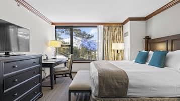 Työpöytä, silitysrauta/-lauta, internet, vuodevaatteet