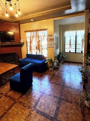 Dormitorio compartido, 1 habitación | Zona de estar