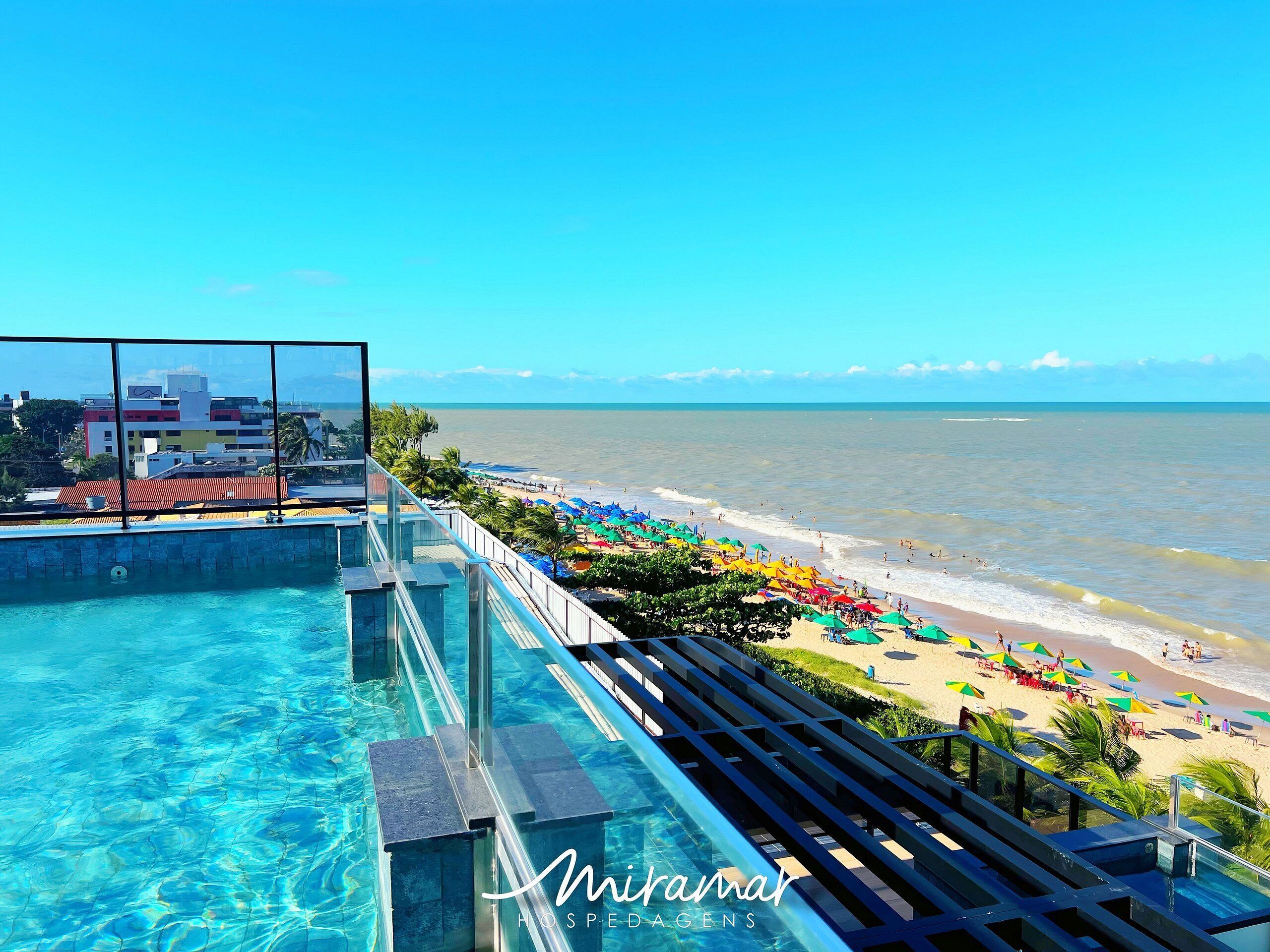 Alberca al aire libre, acceso de 08:00 a 20:00, y camastros 