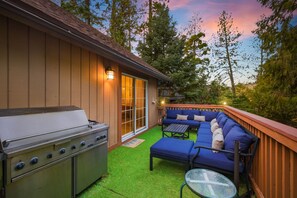 Terrace/patio - ~Arrowhead Treehouse~ Movie Theater/Game Room/Lake Rights/Sledding Hill/Fun! (Lake Arrowhead)