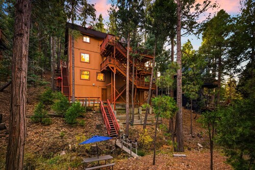 ~Arrowhead Treehouse~ Movie Theater/Game Room/Lake Rights/Sledding Hill/Fun!