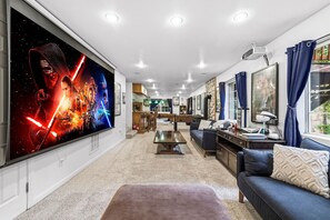 Smart-TV, peis, videospill og DVD-spiller