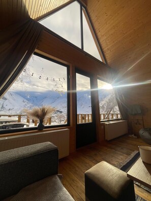 Interior - Pine Chalet Kazbegi (Stepantsminda)