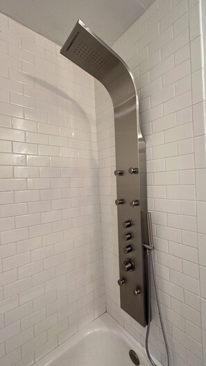 Hårtørrer, håndklæder, Sæbe, Toiletpapir