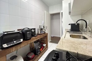Private kitchen - Fully furnished apartment in a prime area of Florianópolis, near Beiramar. (Florianópolis)