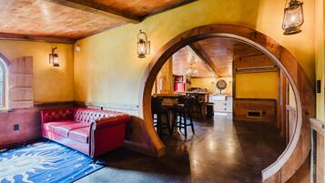 Een smart-tv en een open haard