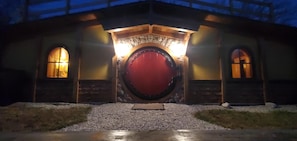 Exterior - Hobbit House in Cliffview Resort, Artisan Crafted, Themed. Centrally Located (Campton)