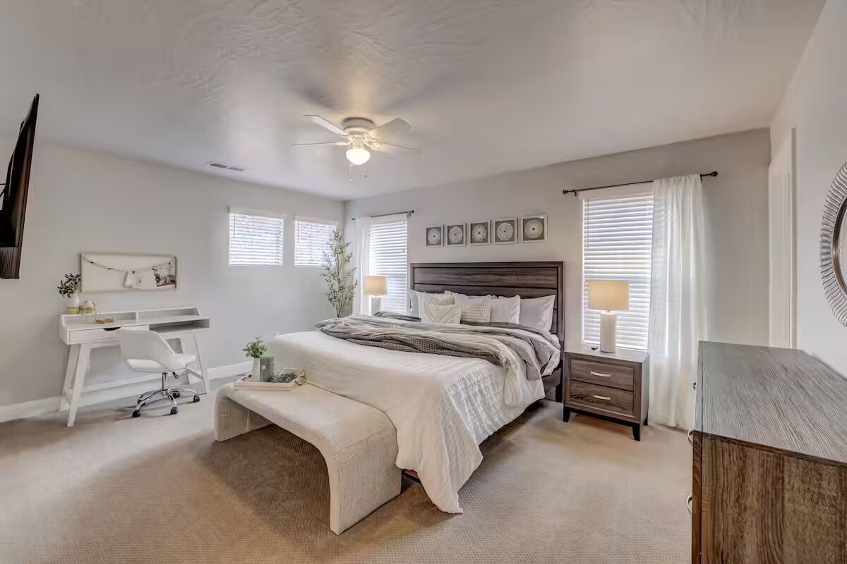 3 bedrooms, iron/ironing board, WiFi, bed sheets