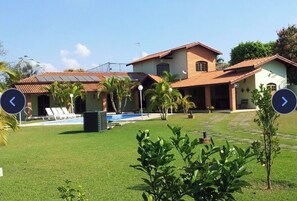 Pool - Country house in Boituva - gated community with 4 suites, swimming pool, Wi-Fi and small soccer field. (Boituva)