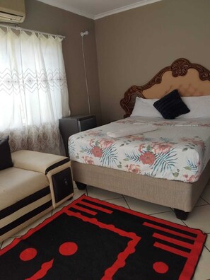 5 bedrooms, iron/ironing board, WiFi, bed sheets