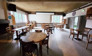 Dining - Escapade familiale pour 5p | Ping-pong et BBQ (Lélex)