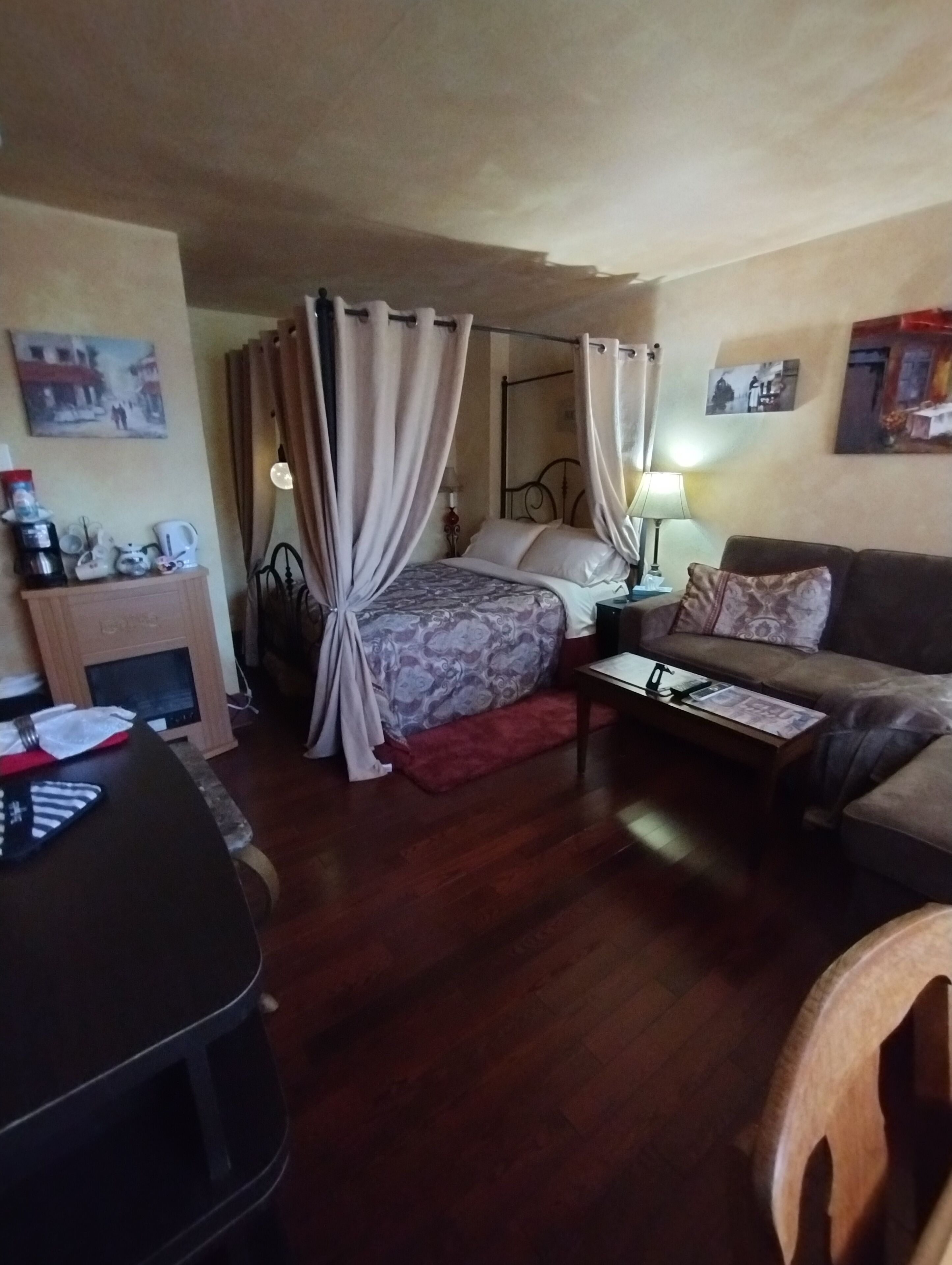 1 chambre, fer et planche à repasser, Wi-Fi gratuit, draps fournis