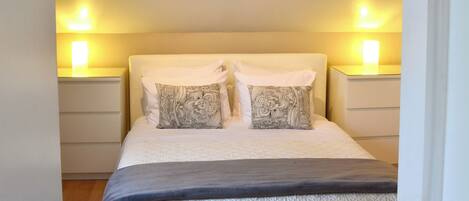 2 habitaciones, tabla de planchar con plancha, wifi y ropa de cama