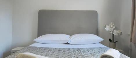 Double Room | Desk, laptop workspace, free WiFi, bed sheets