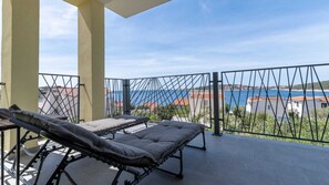 Property grounds - Luxury Apartment Nala with shared pool and sauna near beach (Sevid na moru)