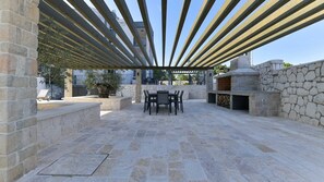Outdoor dining - Luxury Apartment Nala with shared pool and sauna near beach (Sevid na moru)