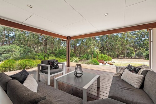 Wattle Place | Peaceful Bush Retreat Near Town & Coast