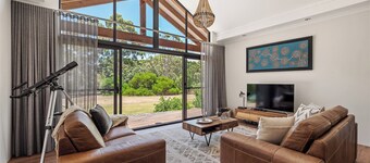 Wattle Place | Peaceful Bush Retreat Near Town & Coast