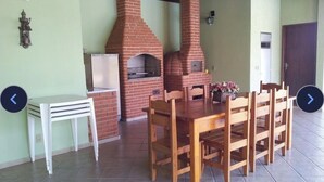 Unclassified image, 4 of 21, button - Country house in Boituva, located in a gated community. Large swimming pool, Wi-Fi, small soccer field. (Boituva)