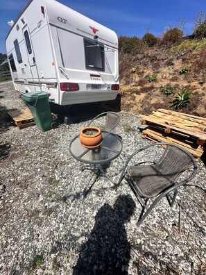 Outdoor dining - Goat Island Beach Reserve, Water front.. Get-away! (Leigh)