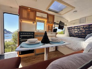 Room - Goat Island Beach Reserve, Water front.. Get-away! (Leigh)