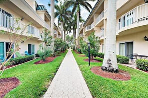 Property grounds - Summer Deals! Siesta Key Hideaway at Palm Bay Club Unit #311 (Siesta Key)