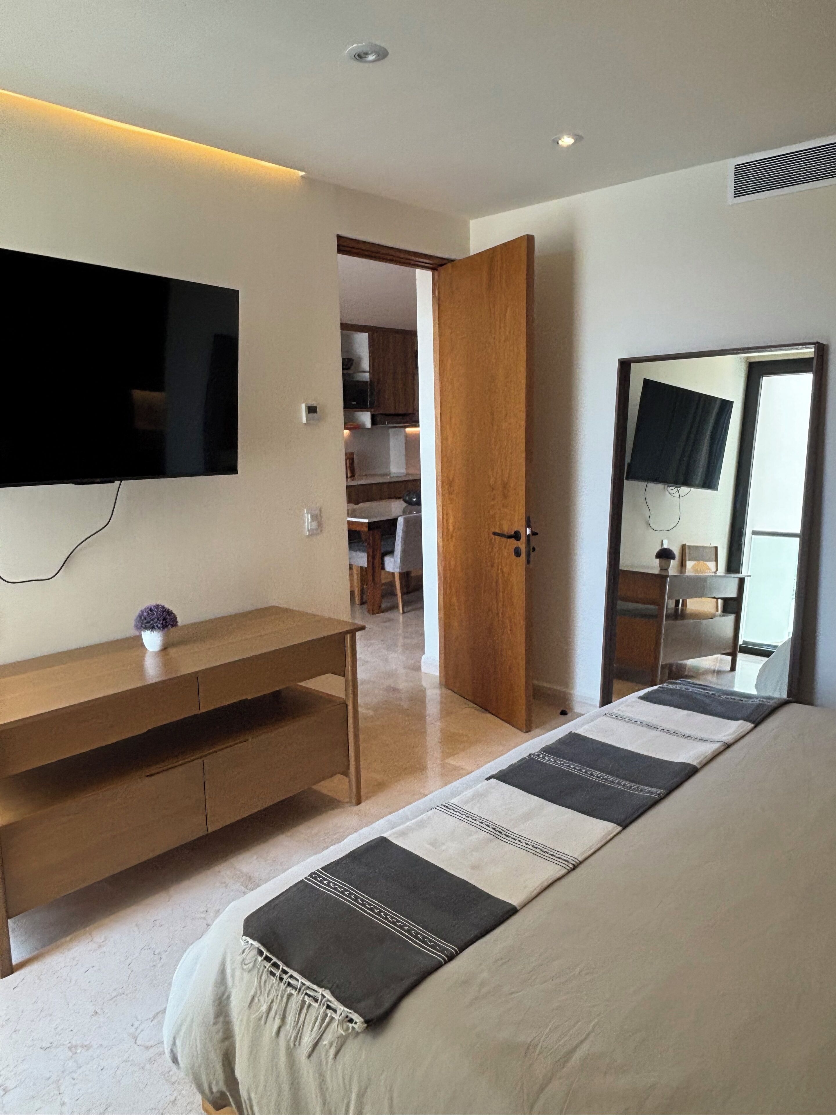 2 habitaciones, tabla de planchar con plancha y acceso a internet 