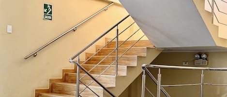 المنشأة من الداخل