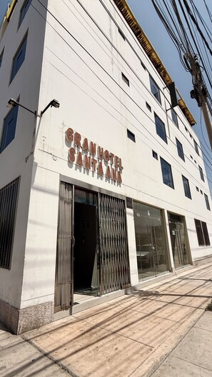 Exterior detail - Hotel IKASUR  (Ica)