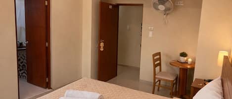 Escritorio y wifi gratis