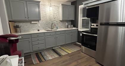 3 Bedroom Home - Your Home Away From Home Steps from Avera Hospital