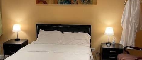 1 slaapkamer, een strijkplank/strijkijzer, wifi, beddengoed