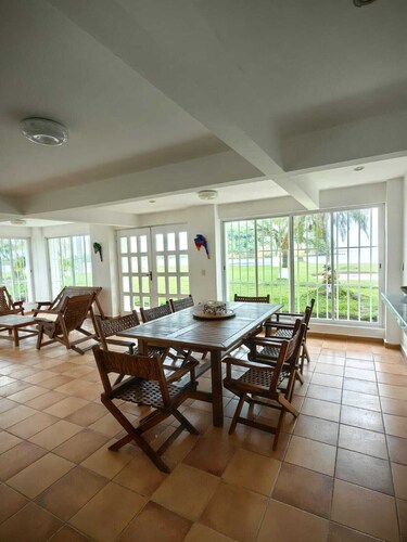 House in front of the river ideal to relax with your family.