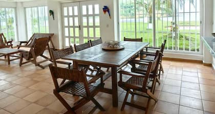 House in front of the river ideal to relax with your family.