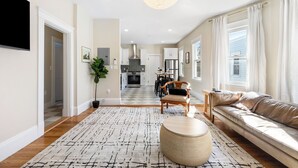 Living area - Happy Salem 3BR/2BA • Salem Sights on Foot (Salem)