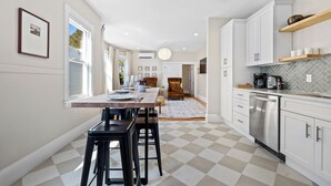 Private kitchen - Happy Salem 3BR/2BA • Salem Sights on Foot (Salem)